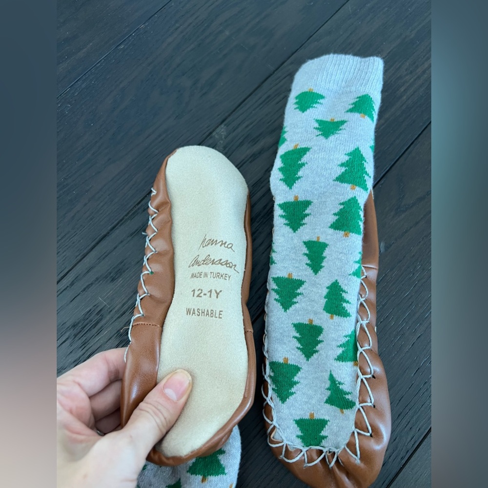 Hannah Anderson boys Christmas tree slippers